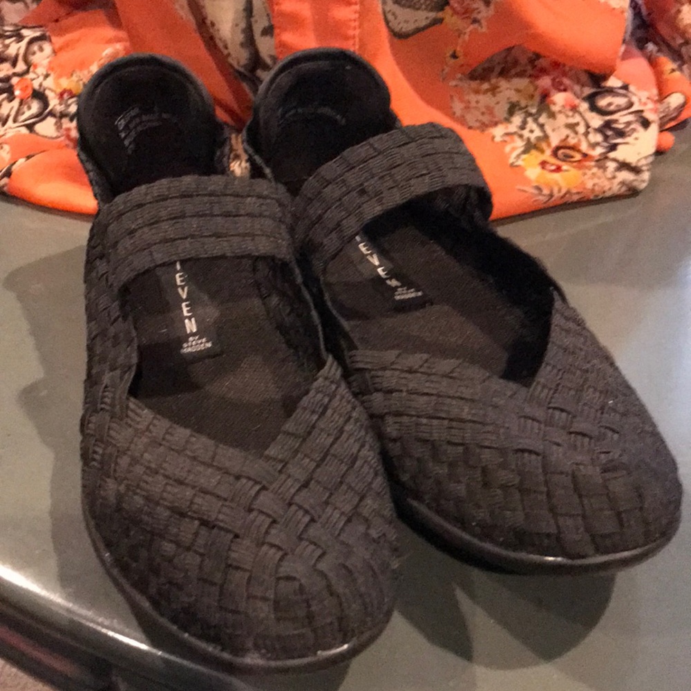 ❤️Sale❤️ Steve Madden shoes slip on